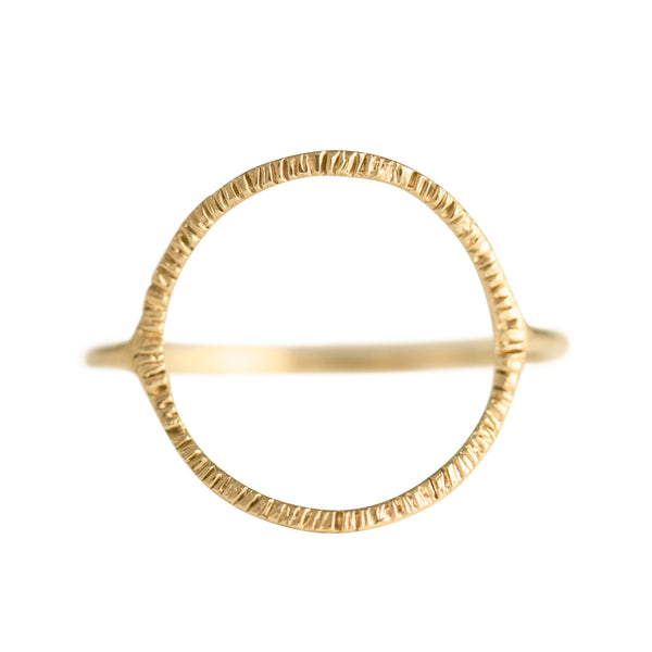En Ring in Golden Brass
