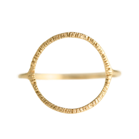 En Ring in Golden Brass